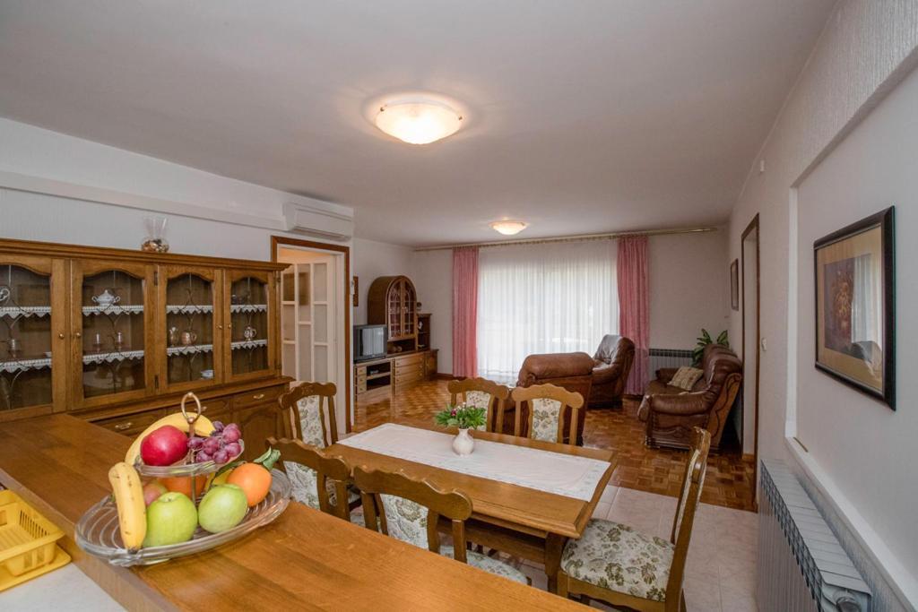 Apartments Dionis Раб Екстериор снимка